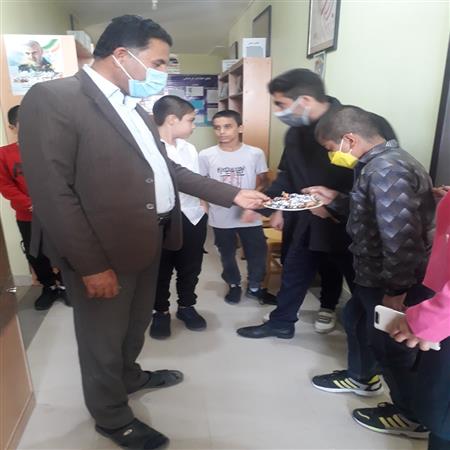 بازدید و عضویت دانش آموزان و معلمان مقطع متوسطه 1 در هفته کتاب و کتابخوانی 1401