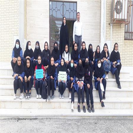 بازدید دانش آموزان آموزشگاه مقطع راهنمایی در هفته کتاب و کتابخوانی 1401