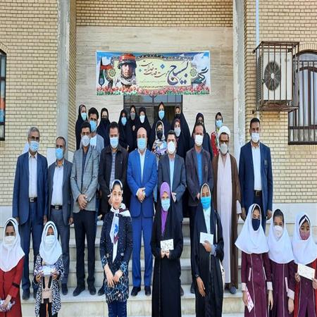 تجلیل از برگزیدگان مسابقه نقاشی و کتاب با حضور فرماندار و مسئولین انجمن و تجلیل از کتابدار 1400