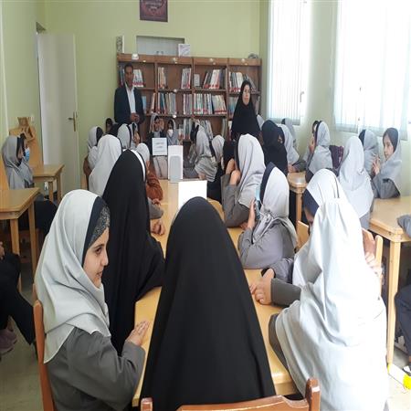 بازدید و عضویت دانش آموزان مقطع ابتدایی در هفته کتاب و کتابخوانی1401