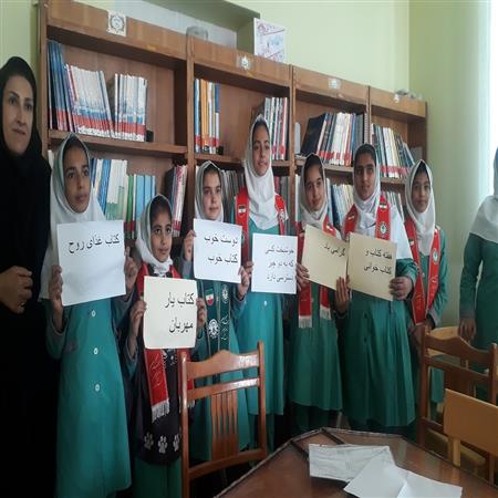 بازدید دانش آموزان مقطع متوسطه 1 روستای ملای انبار از بخش نودان در هفته کتاب 1401